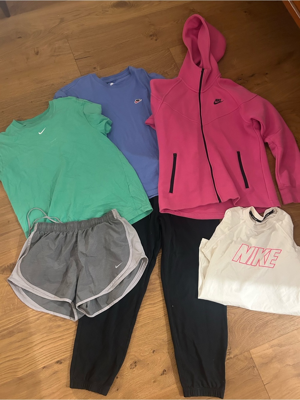 Nike Women’s x 7 items - Size Medium - Nike Tech